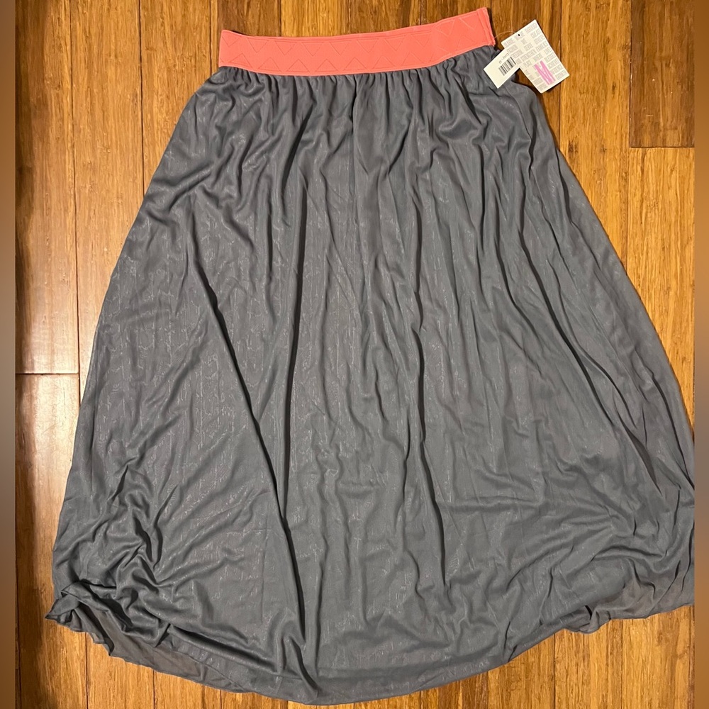 LuLaRoe Lucy Skirt in Gray with Pink Waistband